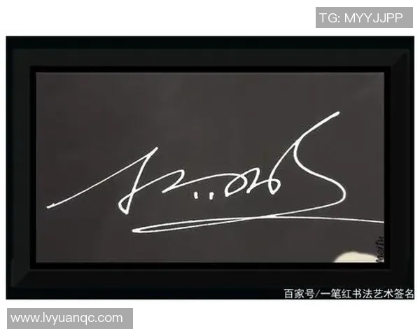 杨明足球明星签名拼多多足球热销中球迷必备的收藏品