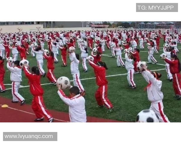 足球明星与中国舞女孩的梦幻合作展现青春活力与艺术魅力